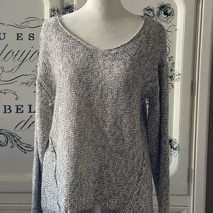 RDI Marled V-Neck Sweater in Light Gray